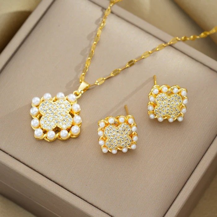 Elegant Pearl and Cubic Zirconia Jewelry Set