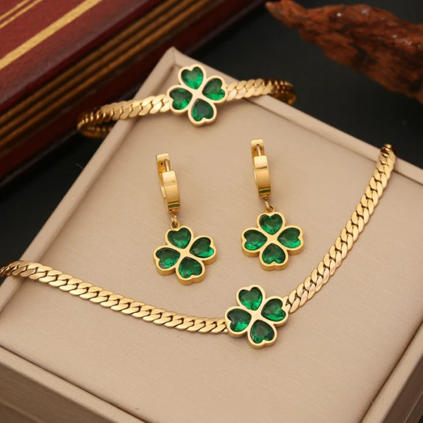 Fashion Heart Stainless Steel Electroplating Necklace Set