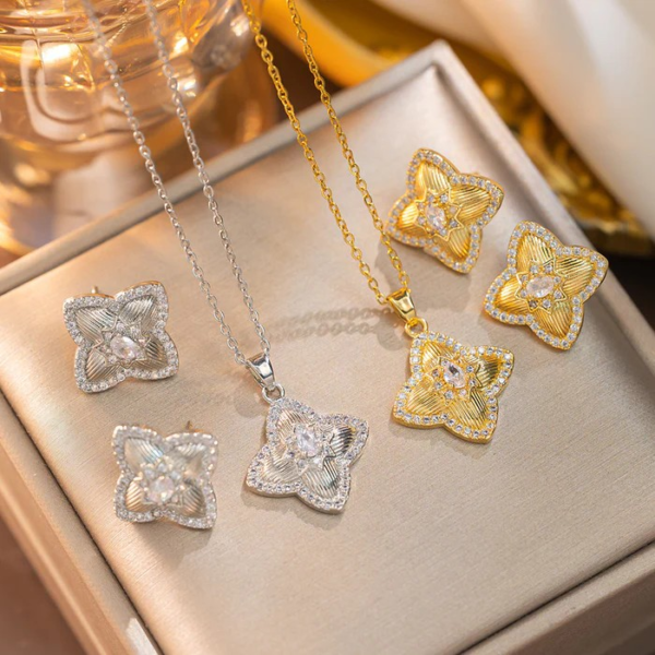 Moderate Luxury Quadrilateral Geometric Heart Titanium Steel 18K Gold Plated Necklace